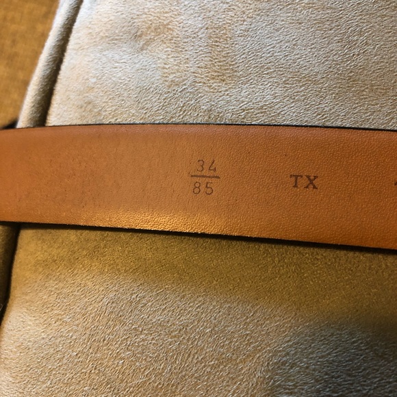 Trafalgar Black Leather Belt NWOT with Gold To e Buckle in Size 34 - Picture 5 of 8